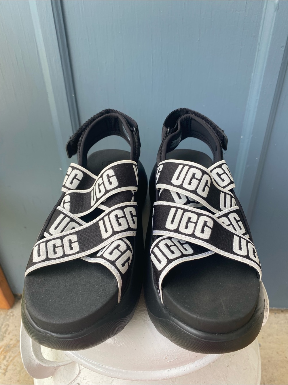 UGG LA Cloud Sandals